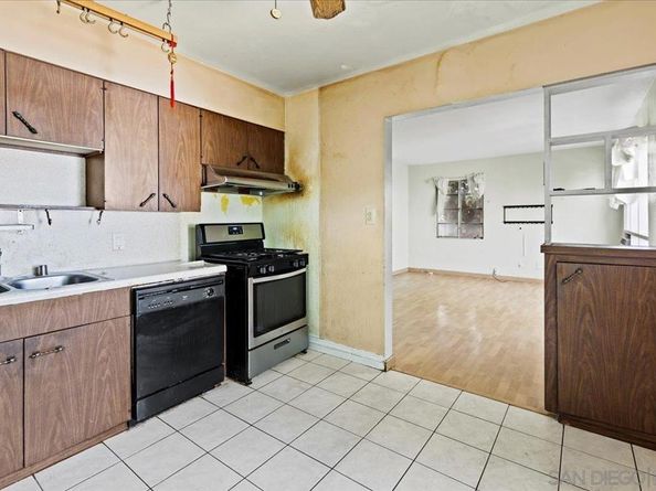 6837 Celia Vista Dr, San Diego CA 92115