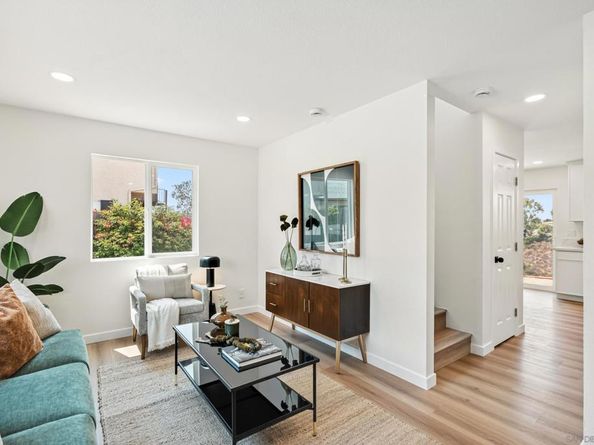 6492 6494 Lanston St., San Diego CA 92111
