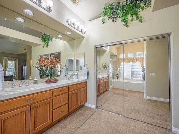 1772 Crescent Knolls Gln, Escondido CA 92029