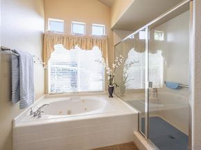 1772 Crescent Knolls Gln, Escondido CA 92029