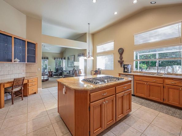 1772 Crescent Knolls Gln, Escondido CA 92029