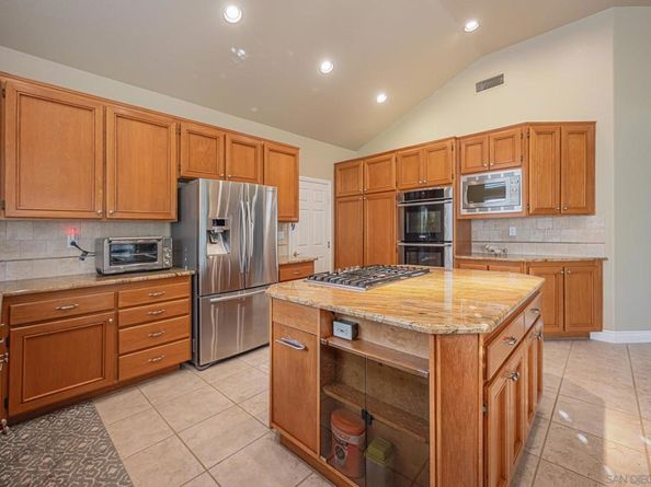 1772 Crescent Knolls Gln, Escondido CA 92029