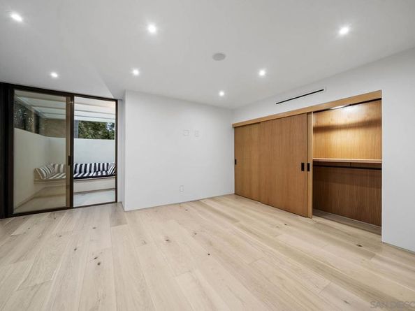 7372 76 Fay Ave, La Jolla CA 92037