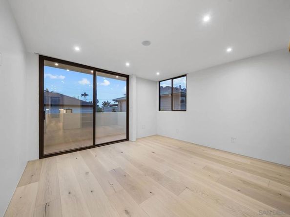 7372 76 Fay Ave, La Jolla CA 92037