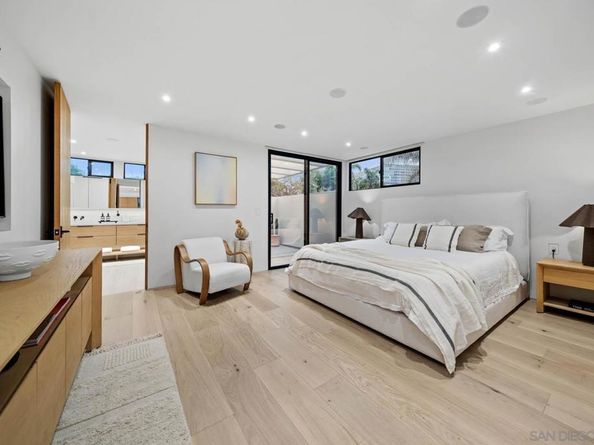 7372 76 Fay Ave, La Jolla CA 92037