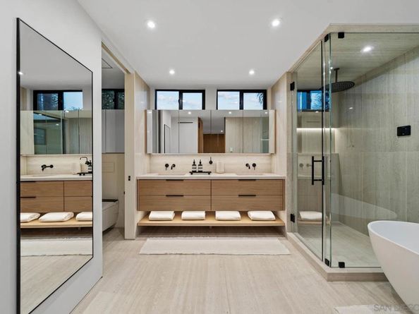 7372 76 Fay Ave, La Jolla CA 92037