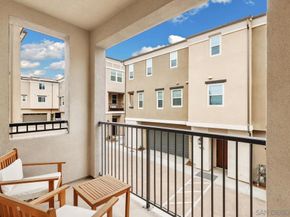 1227 Sunrise Vw 105, San Marcos CA 92078