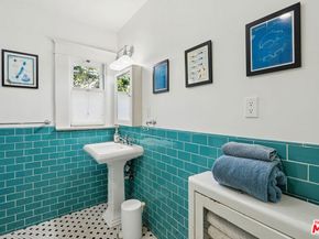 813 Crestmoore Place, Venice CA 90291