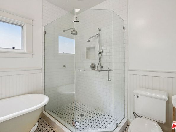 813 Crestmoore Place, Venice CA 90291