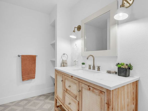 202 San Vicente Boulevard 15, Santa Monica CA 90402