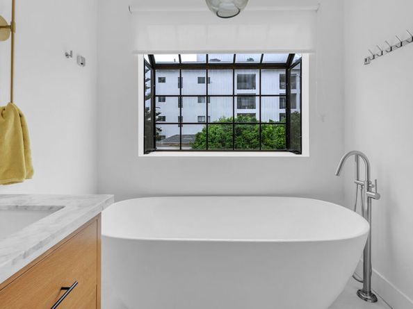 202 San Vicente Boulevard 15, Santa Monica CA 90402