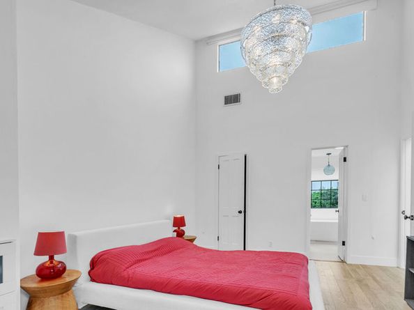 202 San Vicente Boulevard 15, Santa Monica CA 90402