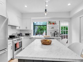 202 San Vicente Boulevard 15, Santa Monica CA 90402