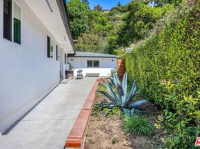 9495 Gloaming Drive, Beverly Hills CA 90210