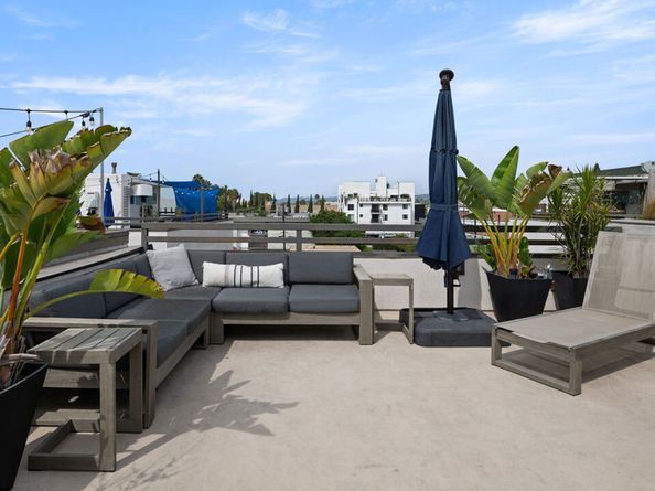 660 N Gramercy Place, Los Angeles CA 90004