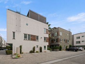 660 N Gramercy Place, Los Angeles CA 90004