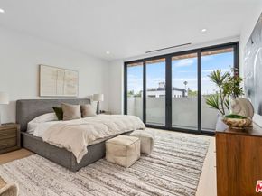 1061 Amoroso Place, Venice CA 90291
