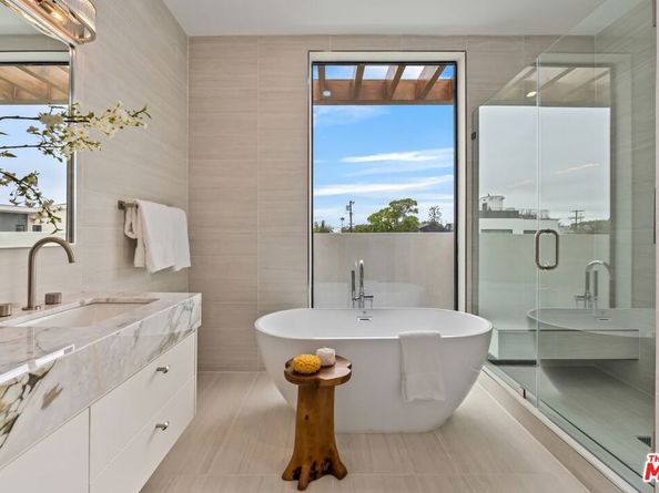 1061 Amoroso Place, Venice CA 90291
