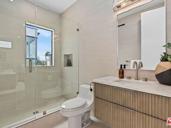 1061 Amoroso Place, Venice CA 90291