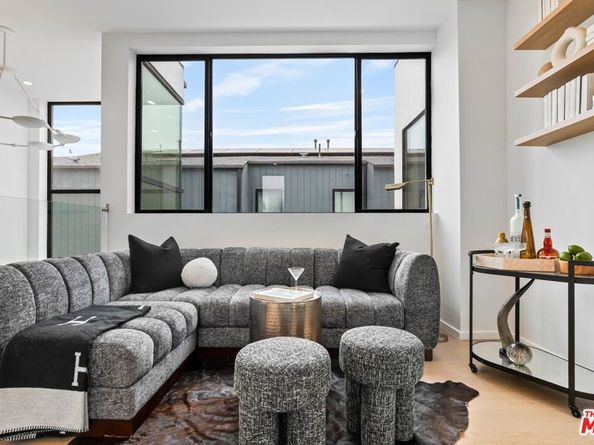 1061 Amoroso Place, Venice CA 90291