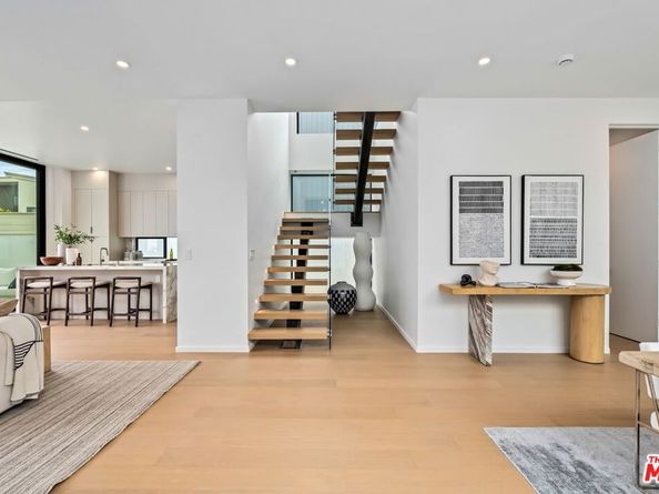 1061 Amoroso Place, Venice CA 90291