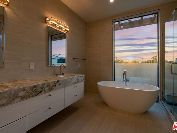 1061 Amoroso Place, Venice CA 90291