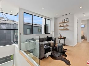 1061 Amoroso Place, Venice CA 90291
