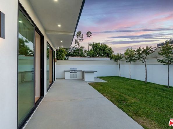 1061 Amoroso Place, Venice CA 90291