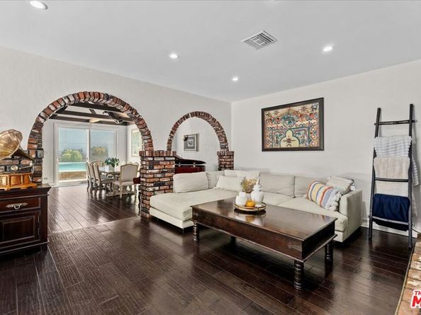 2950 N Lincoln Street, Burbank CA 91504