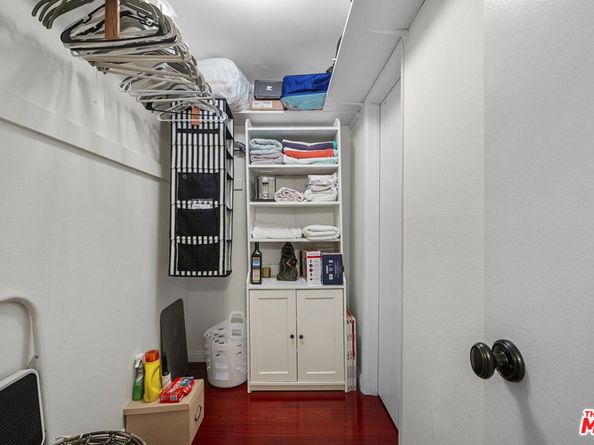 1230 N Sweetzer Avenue 213, West Hollywood CA 90069