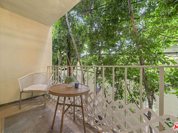 1230 N Sweetzer Avenue 213, West Hollywood CA 90069