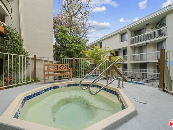 1230 N Sweetzer Avenue 213, West Hollywood CA 90069