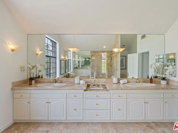 8000 Oceanus Drive, Los Angeles CA 90046