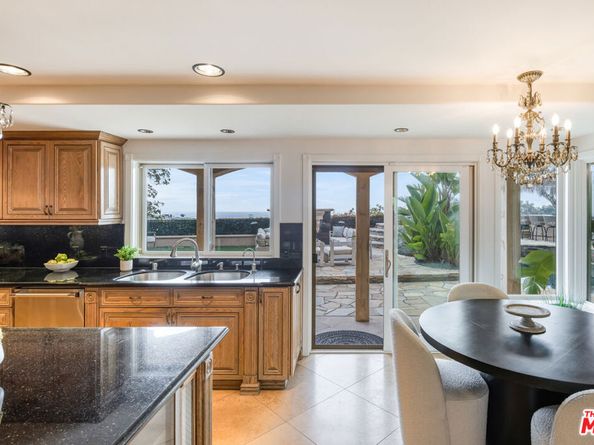 8000 Oceanus Drive, Los Angeles CA 90046