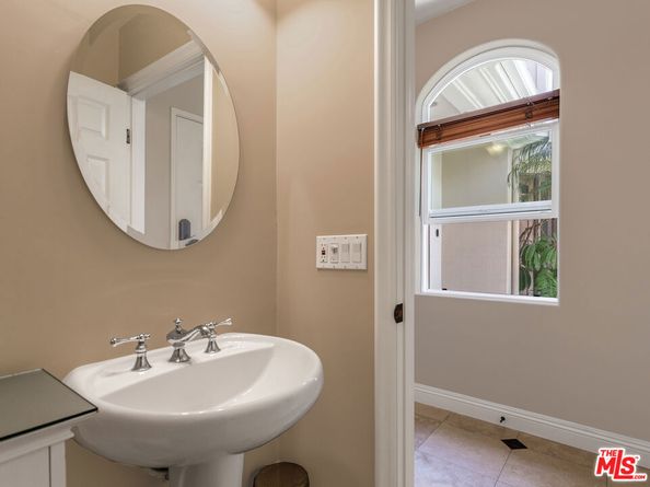 23949 De Ville Way, Malibu CA 90265