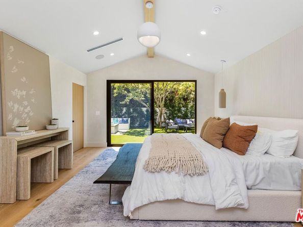 5305 Allott Avenue, Sherman Oaks CA 91401