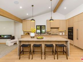 5305 Allott Avenue, Sherman Oaks CA 91401