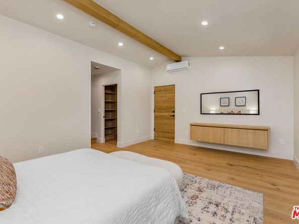 5305 Allott Avenue, Sherman Oaks CA 91401