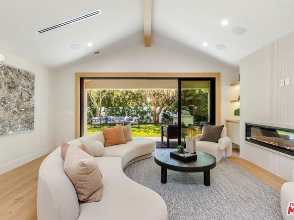 5305 Allott Avenue, Sherman Oaks CA 91401