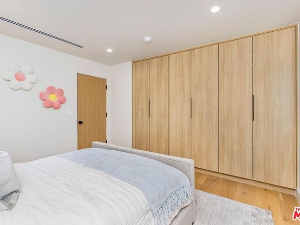 5305 Allott Avenue, Sherman Oaks CA 91401