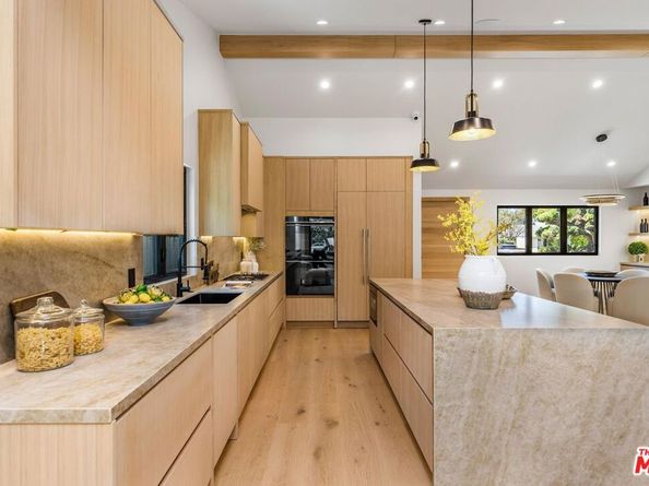 5305 Allott Avenue, Sherman Oaks CA 91401