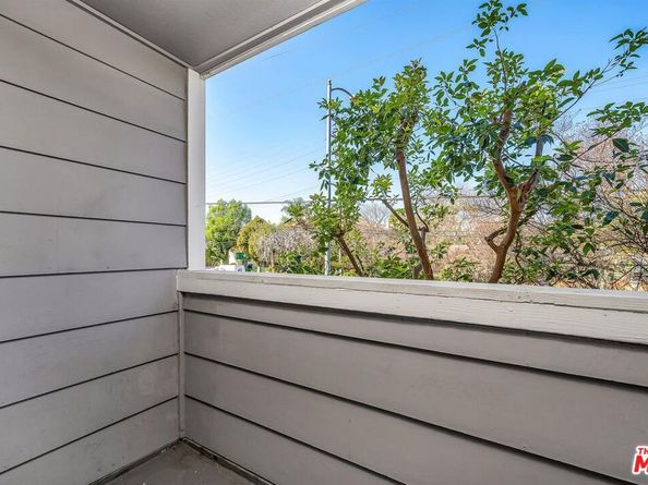 13340 Burbank Boulevard 2, Sherman Oaks CA 91401
