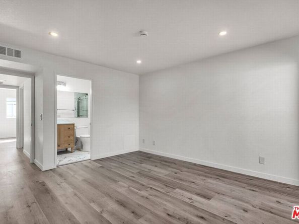 13340 Burbank Boulevard 2, Sherman Oaks CA 91401