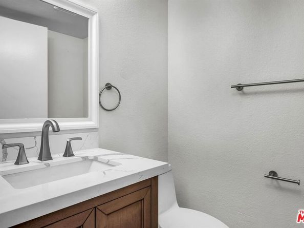 13340 Burbank Boulevard 2, Sherman Oaks CA 91401