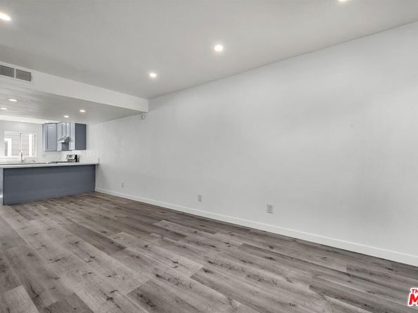 13340 Burbank Boulevard 2, Sherman Oaks CA 91401