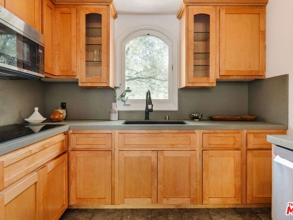 20973 Hillside Drive, Topanga CA 90290