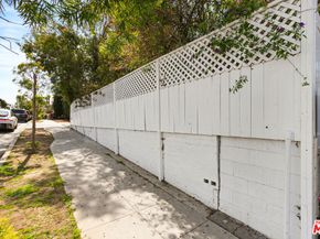 2302 32nd Street, Santa Monica CA 90405