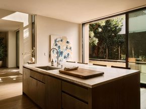 8880 Rosewood Avenue, West Hollywood CA 90048