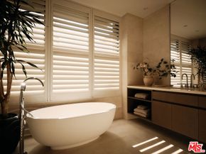 8880 Rosewood Avenue, West Hollywood CA 90048