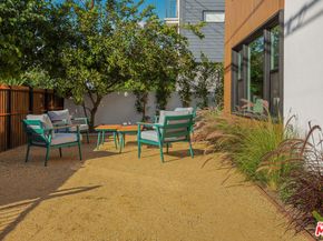 2046 1/2 S Burnside Avenue, Los Angeles CA 90016